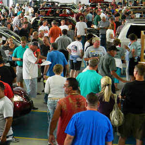 Crowd at State Line Auto Auction